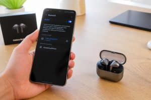 découvrez comment connecter vos galaxy buds rapidement et facilement grâce à notre guide étape par étape simple et efficace.